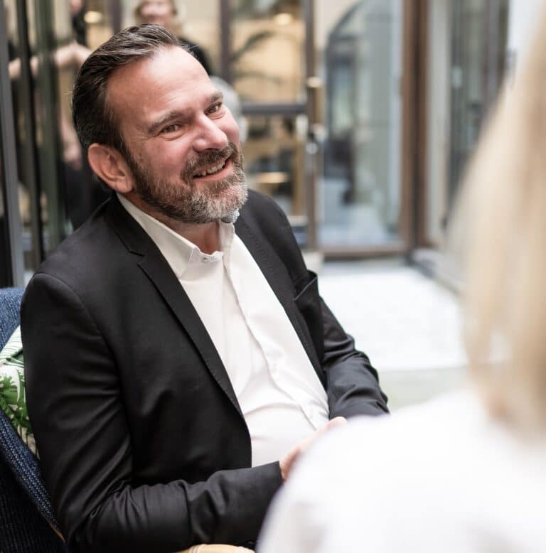 Man som arbetar med karriärcoaching