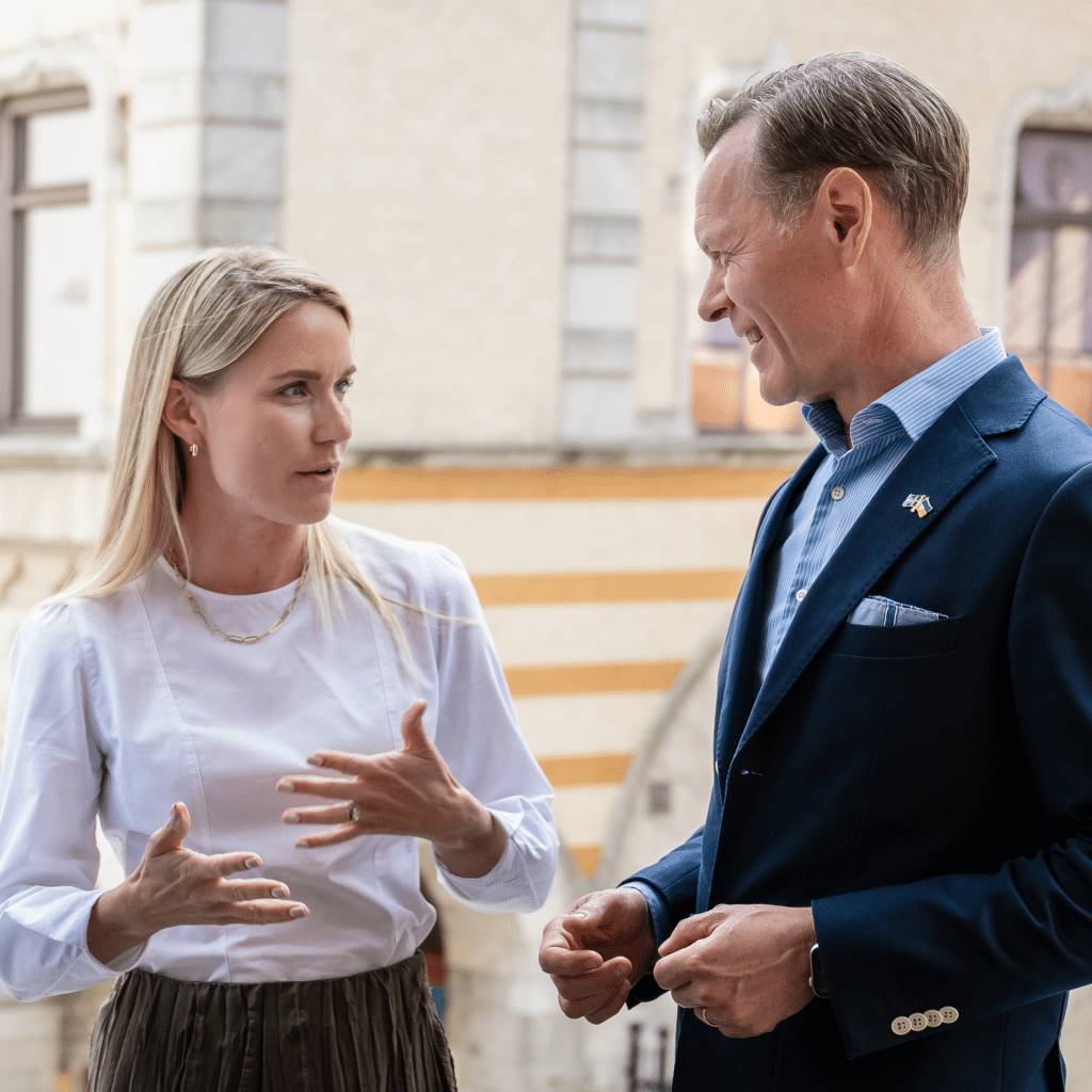 Två personer på utbildning