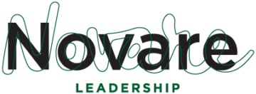Logga med texten "Novare Leadership" på vit bakgrund.