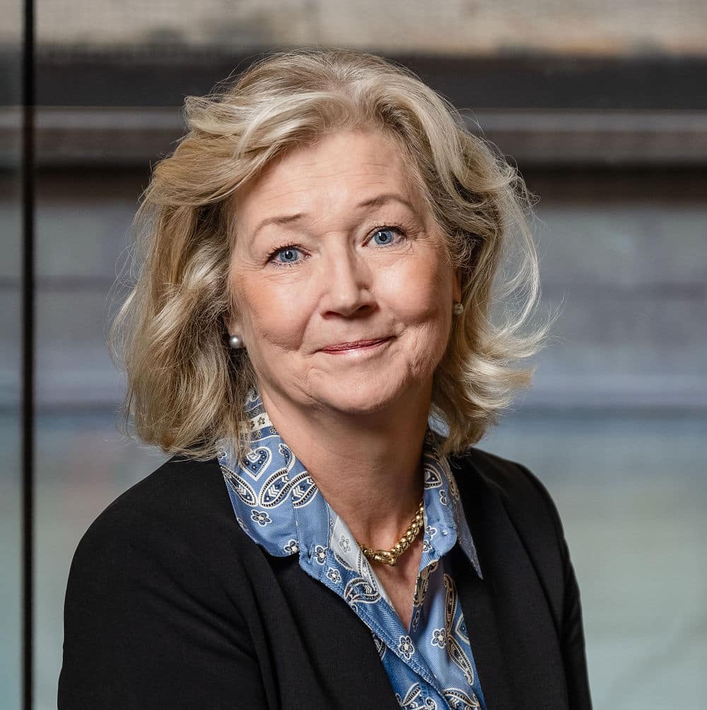 Kvinna intervjuad om styrelsefrågor