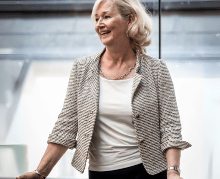 Kvinna senior ledarskapskonsult
