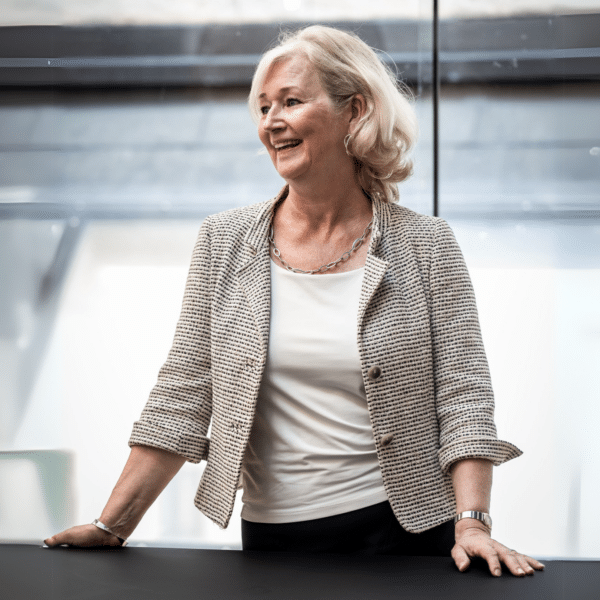Kvinna senior ledarskapskonsult