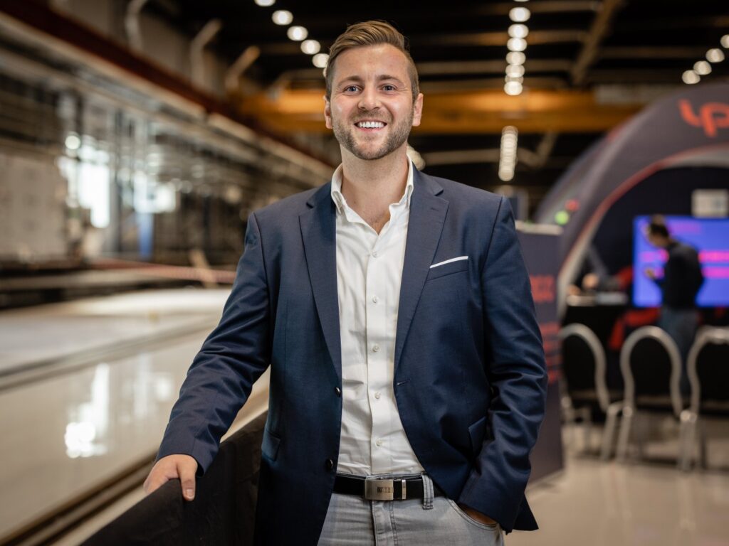 Porträtt på Alexander, deltagare i Novare Learn to Lead Program
