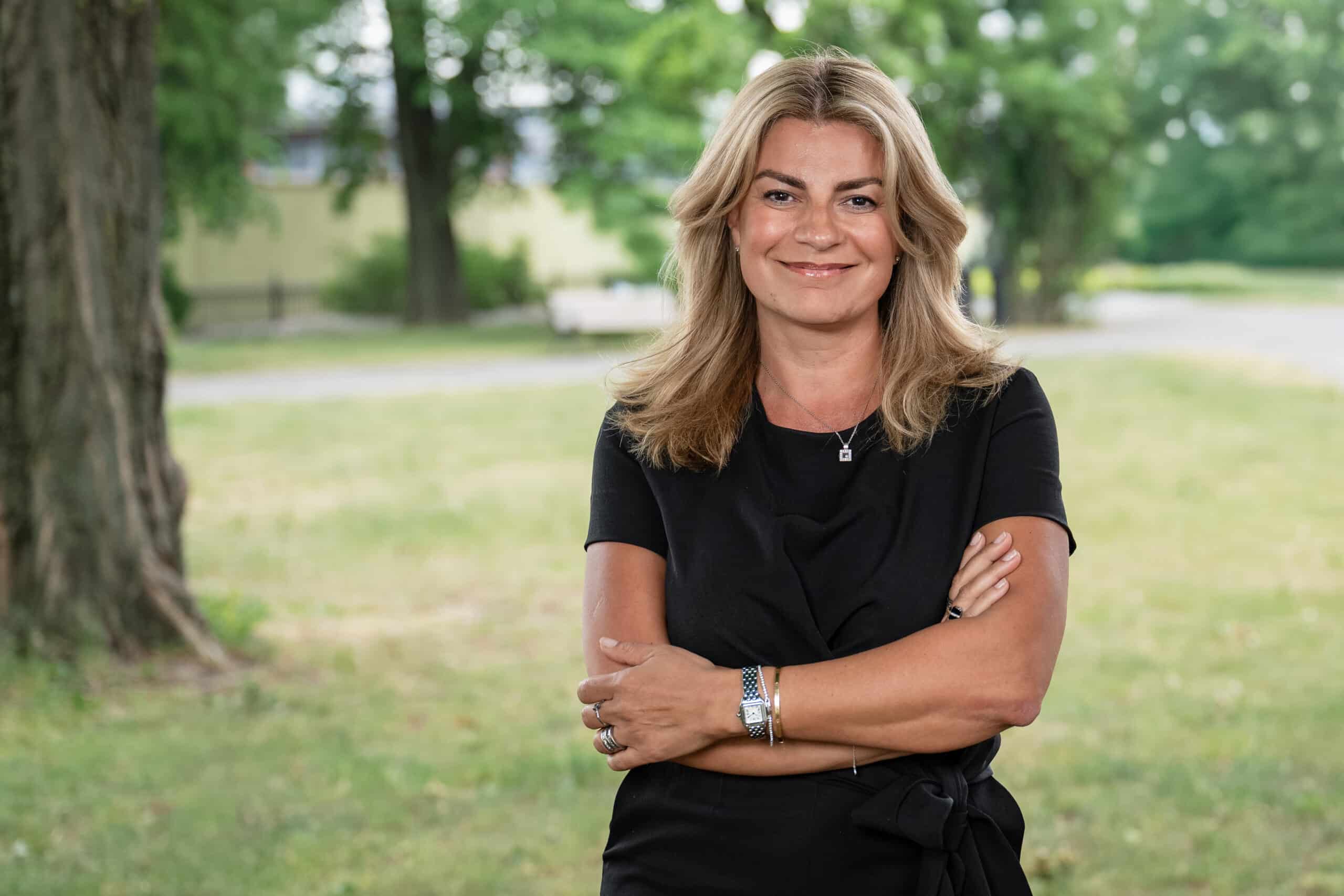 Mitra Frost, vd Novare Public