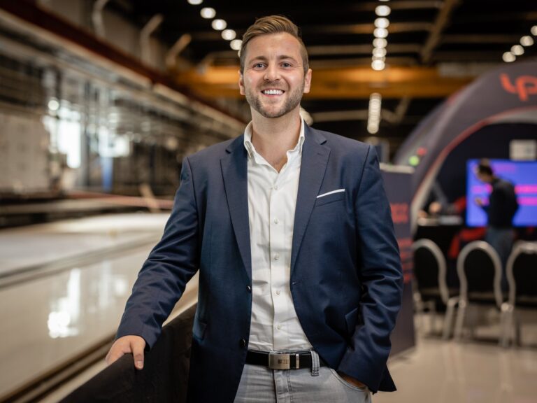 Porträtt på Alexander, deltagare i Novare Learn to Lead Program
